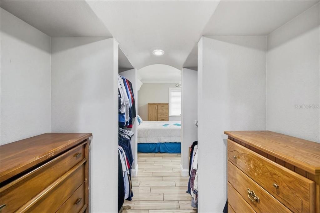 For Sale: $330,000 (2 beds, 2 baths, 1896 Square Feet)
