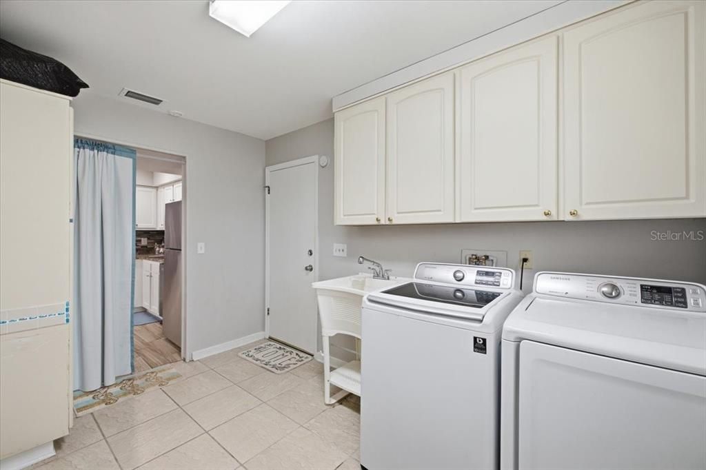 For Sale: $330,000 (2 beds, 2 baths, 1896 Square Feet)