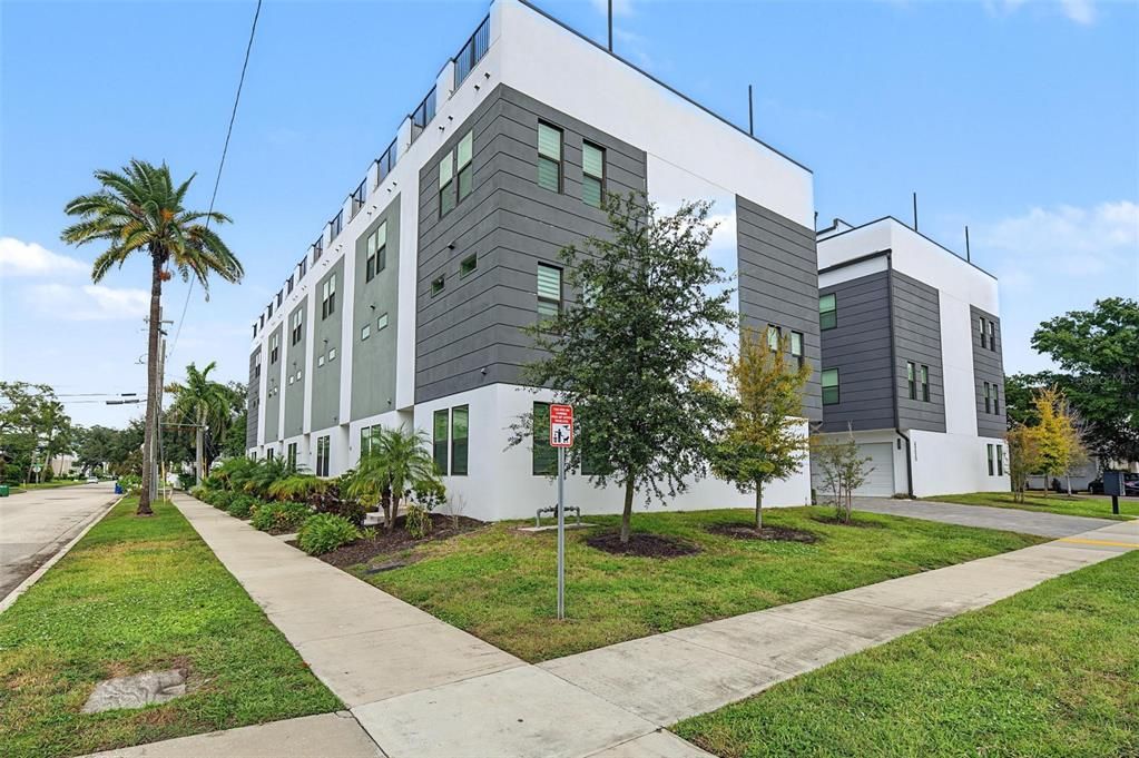 For Sale: $785,000 (3 beds, 3 baths, 2204 Square Feet)