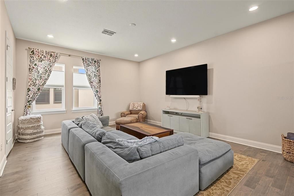 For Sale: $785,000 (3 beds, 3 baths, 2204 Square Feet)