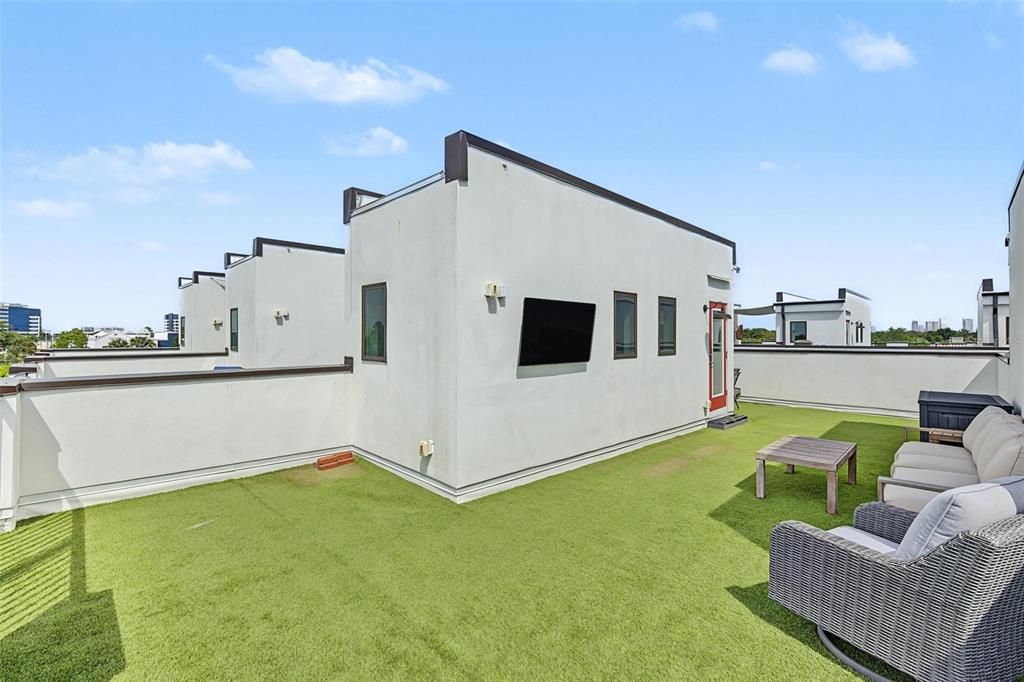 For Sale: $785,000 (3 beds, 3 baths, 2204 Square Feet)
