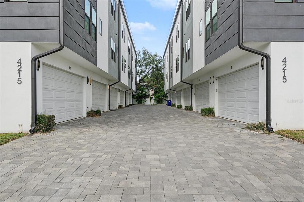 For Sale: $785,000 (3 beds, 3 baths, 2204 Square Feet)