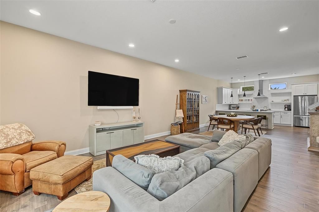 For Sale: $785,000 (3 beds, 3 baths, 2204 Square Feet)
