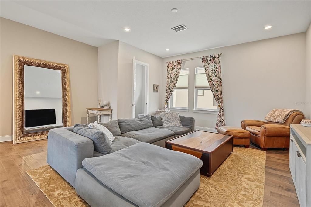 For Sale: $785,000 (3 beds, 3 baths, 2204 Square Feet)