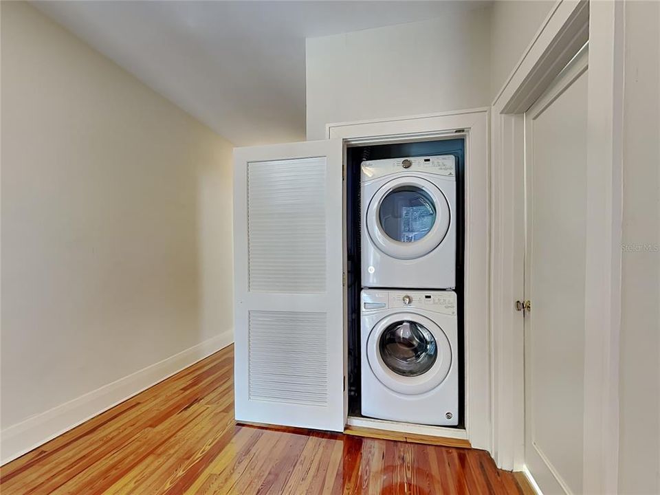 For Rent: $3,450 (1 beds, 1 baths, 1175 Square Feet)