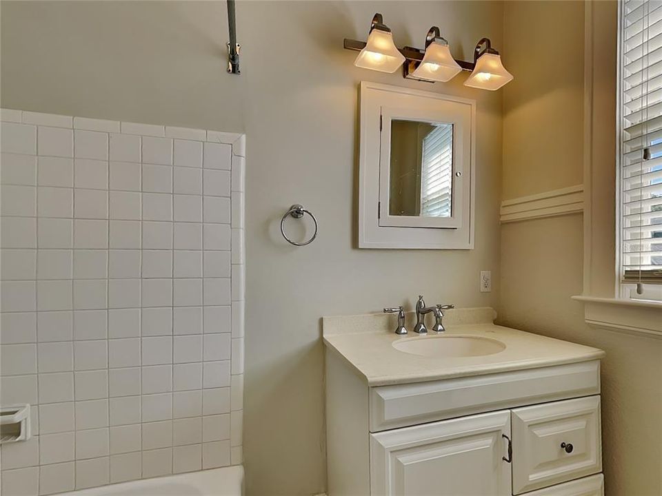 For Rent: $3,450 (1 beds, 1 baths, 1175 Square Feet)