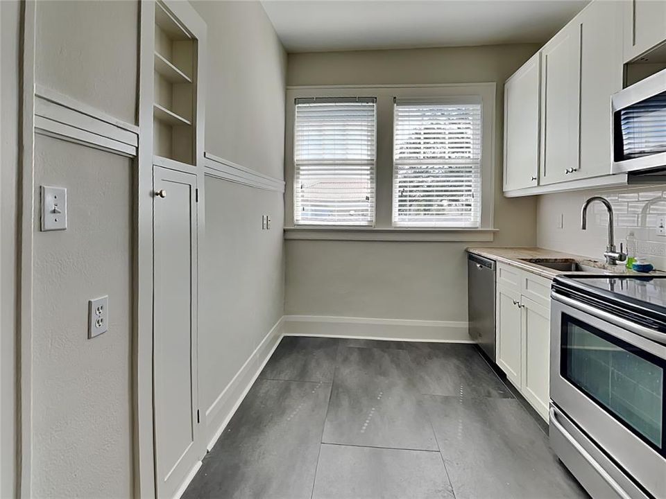 For Rent: $3,450 (1 beds, 1 baths, 1175 Square Feet)