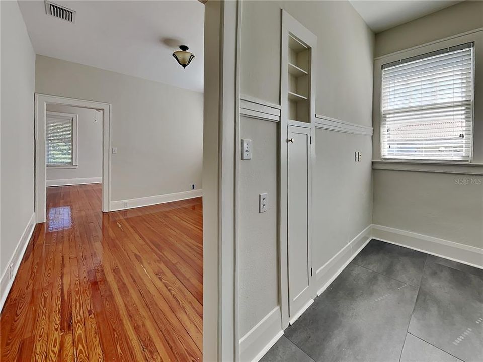 For Rent: $3,450 (1 beds, 1 baths, 1175 Square Feet)