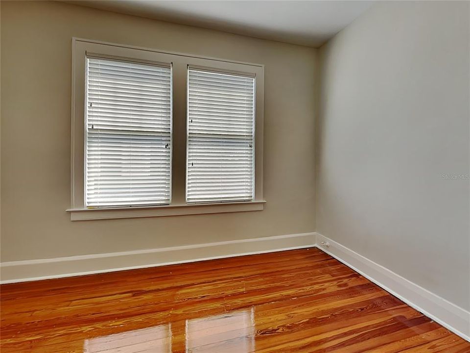 For Rent: $3,450 (1 beds, 1 baths, 1175 Square Feet)