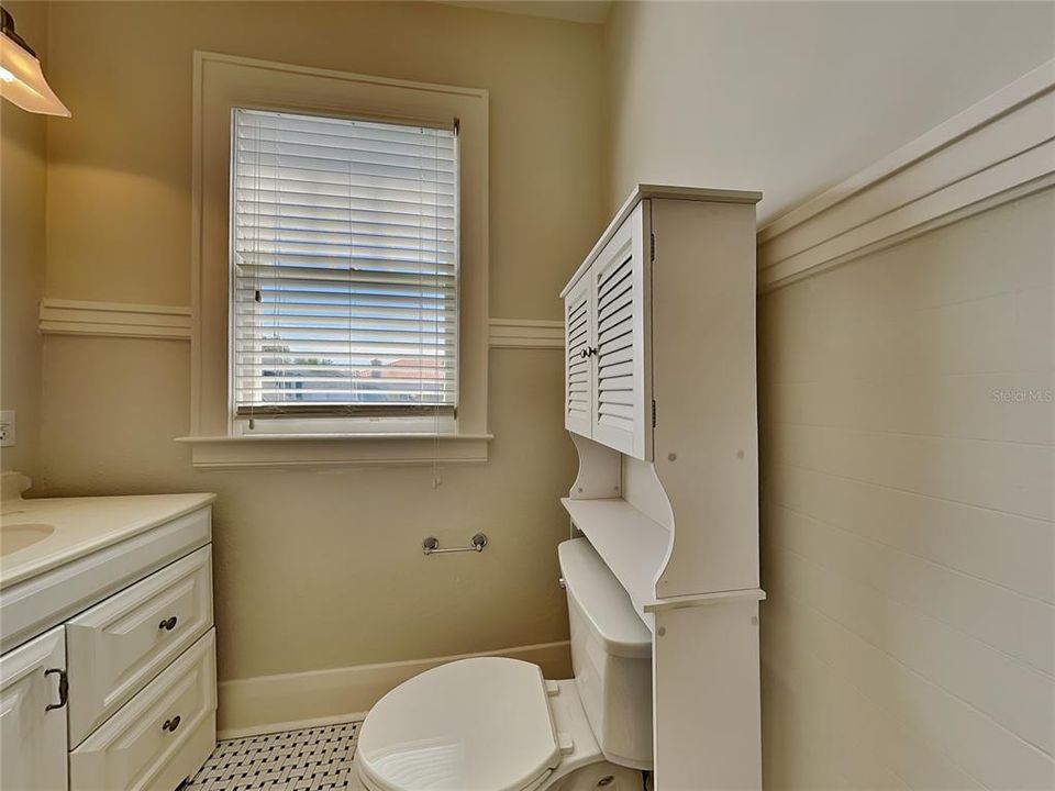 For Rent: $3,450 (1 beds, 1 baths, 1175 Square Feet)