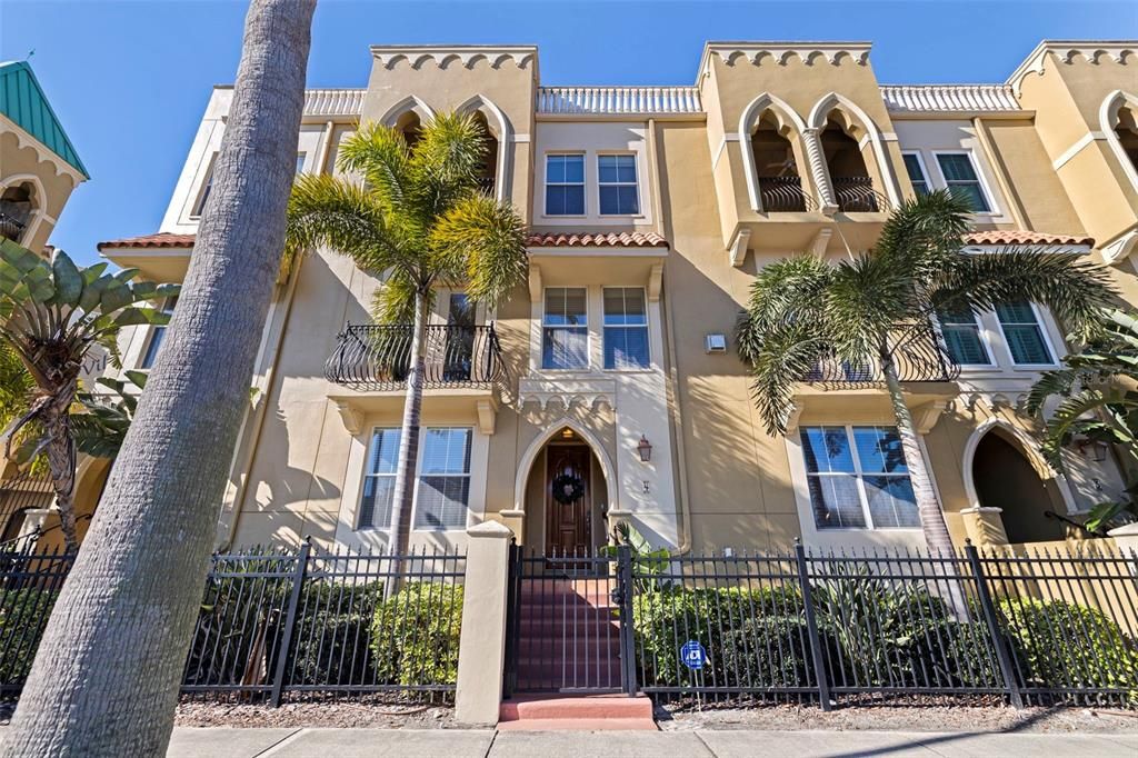 For Sale: $1,250,000 (4 beds, 3 baths, 2810 Square Feet)