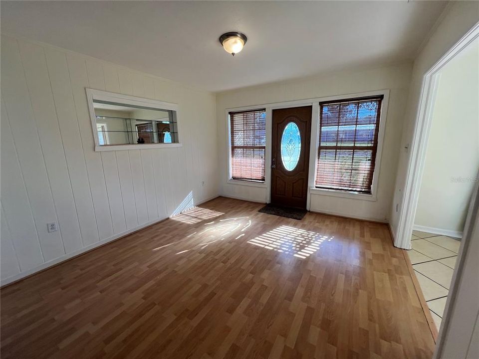 В аренду: $1,800 (2 спален, 3 ванн, 1649 Квадратных фут)