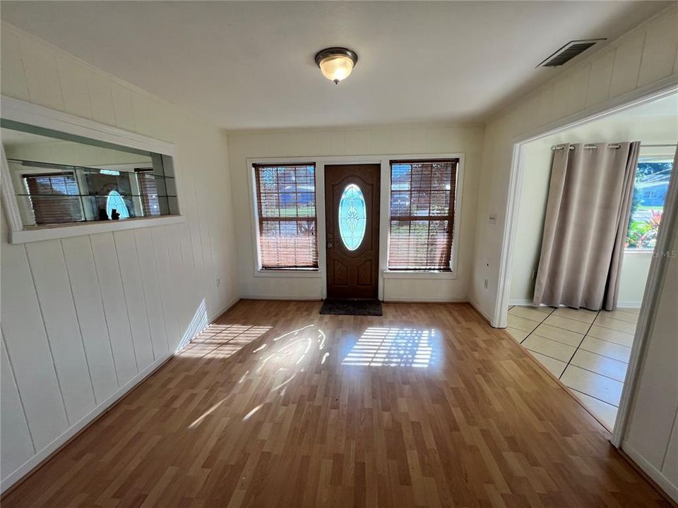 В аренду: $1,800 (2 спален, 3 ванн, 1649 Квадратных фут)