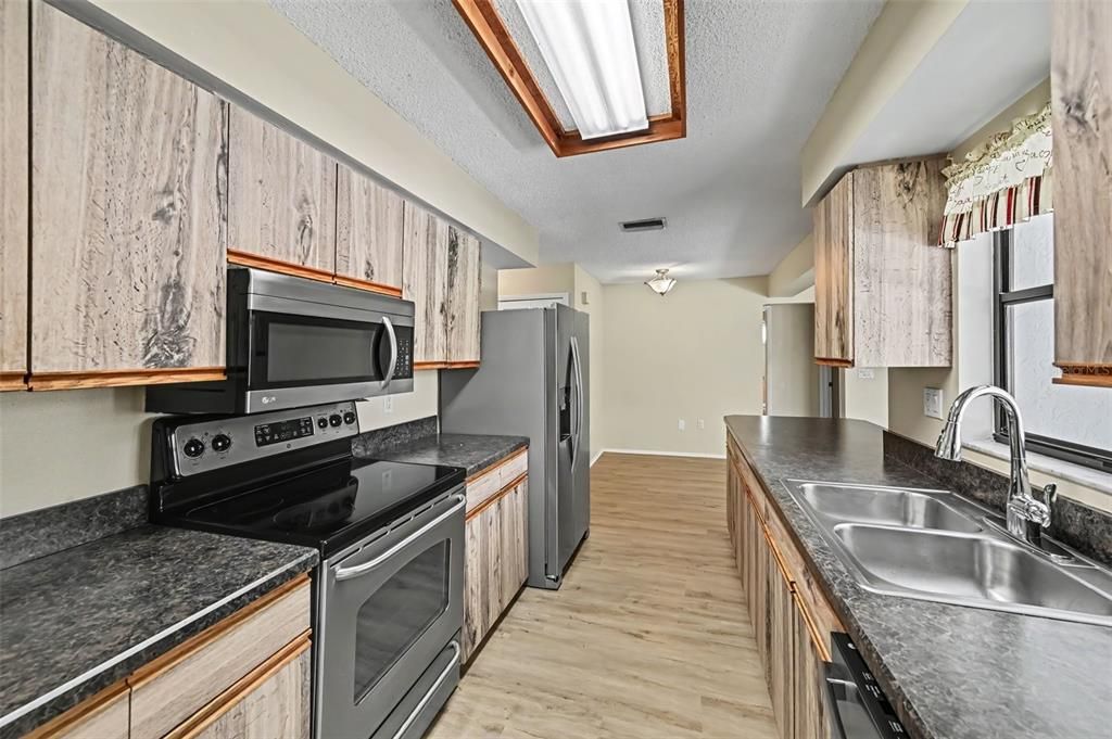 For Sale: $440,000 (3 beds, 2 baths, 1458 Square Feet)