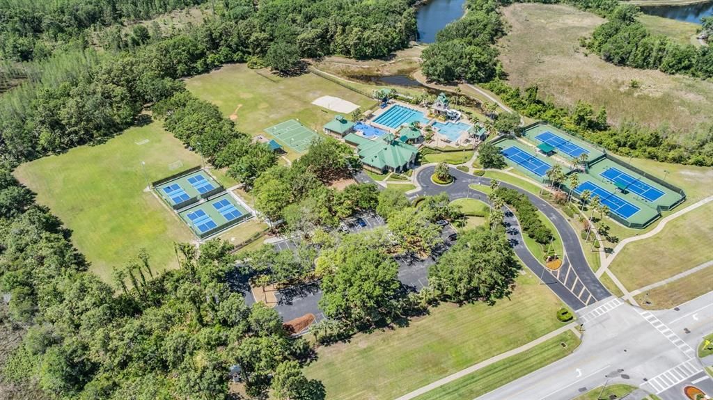 En Venta: $679,000 (4 camas, 3 baños, 2662 Pies cuadrados)