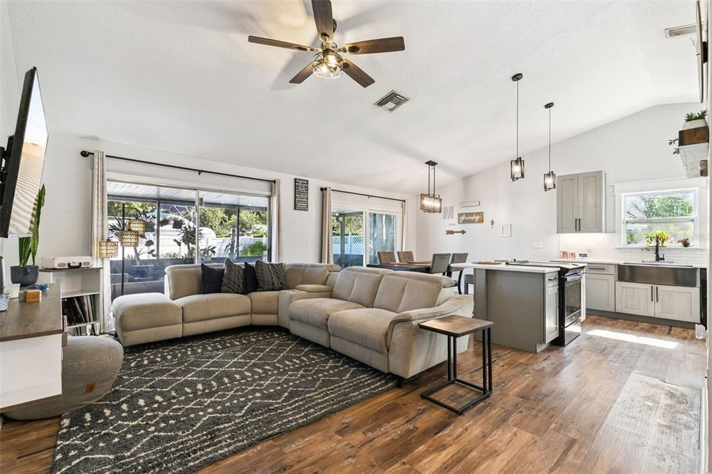 Active With Contract: $409,900 (4 beds, 2 baths, 1609 Square Feet)