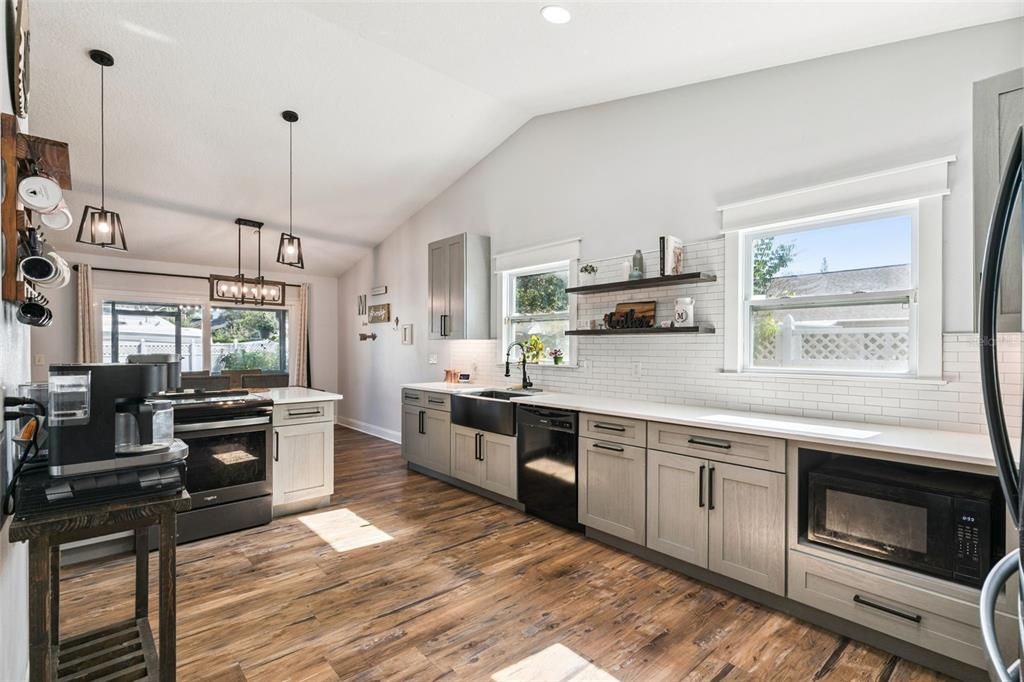 Active With Contract: $409,900 (4 beds, 2 baths, 1609 Square Feet)