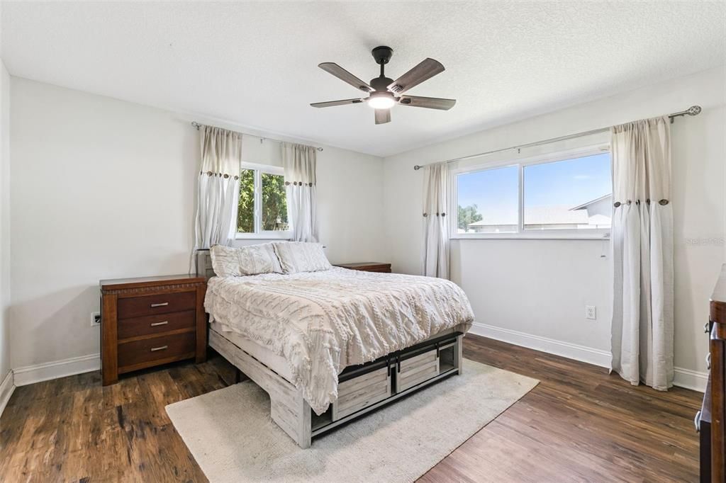 Active With Contract: $409,900 (4 beds, 2 baths, 1609 Square Feet)