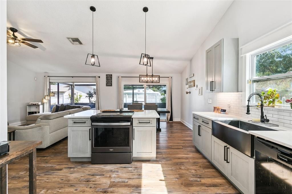 Active With Contract: $409,900 (4 beds, 2 baths, 1609 Square Feet)