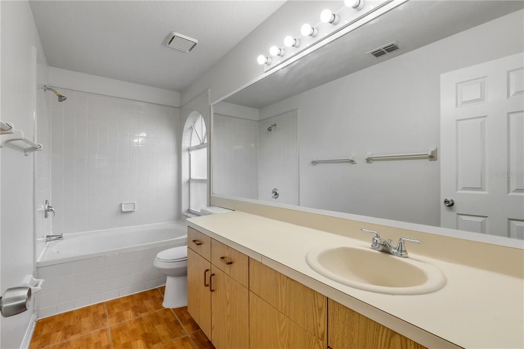 For Sale: $335,000 (3 beds, 2 baths, 1387 Square Feet)