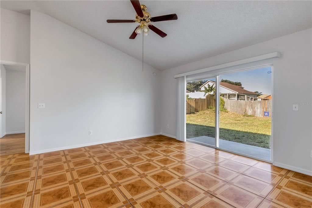 For Sale: $335,000 (3 beds, 2 baths, 1387 Square Feet)
