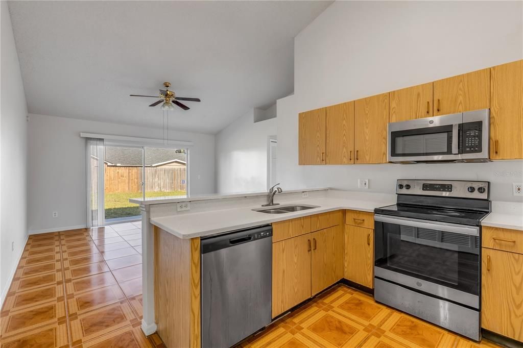 For Sale: $335,000 (3 beds, 2 baths, 1387 Square Feet)