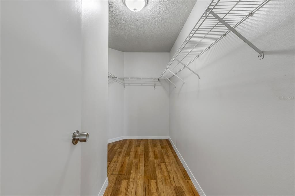 For Sale: $335,000 (3 beds, 2 baths, 1387 Square Feet)