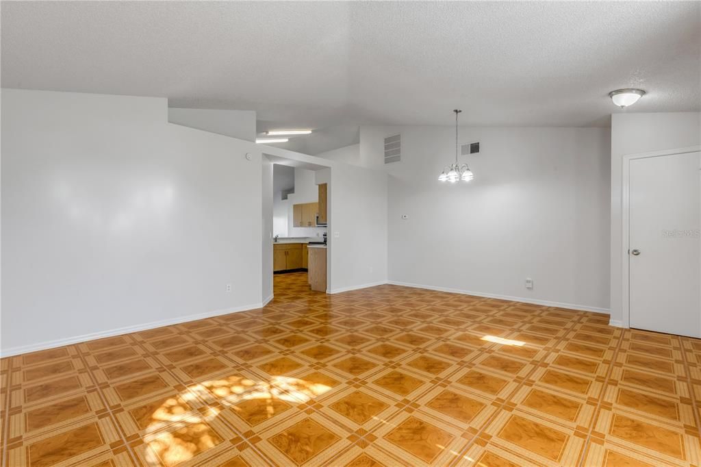 For Sale: $335,000 (3 beds, 2 baths, 1387 Square Feet)