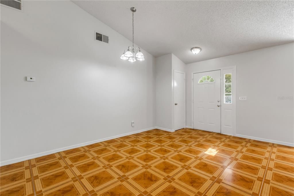 For Sale: $335,000 (3 beds, 2 baths, 1387 Square Feet)