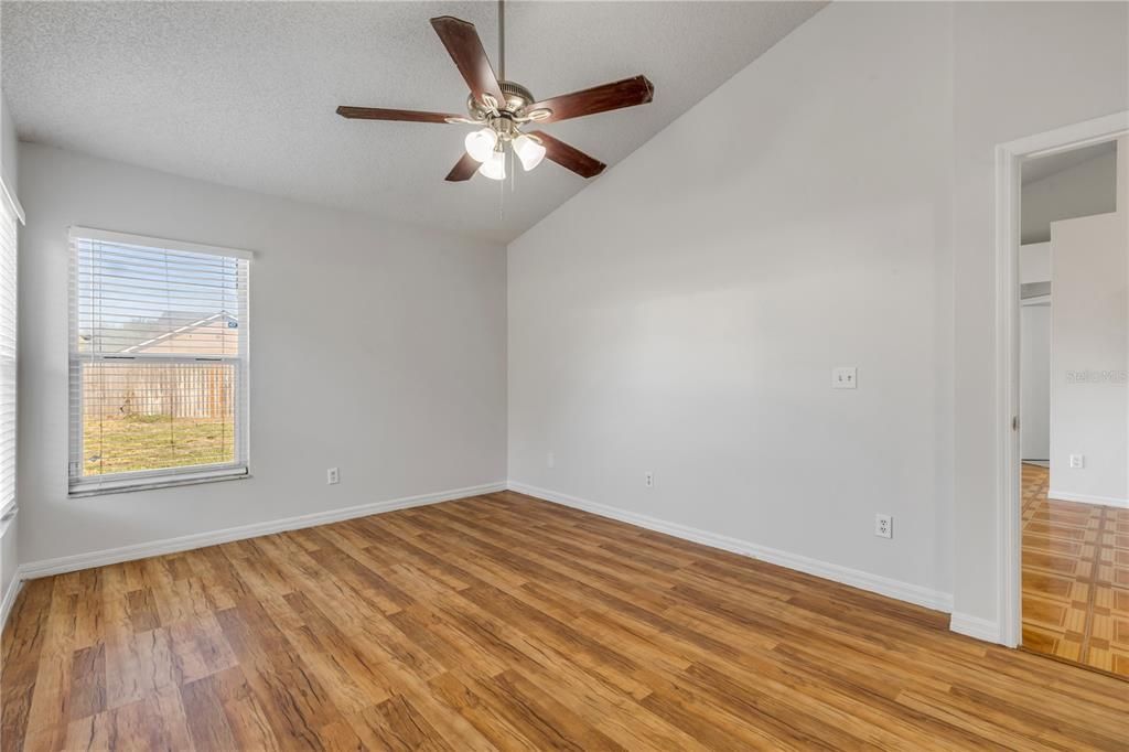 For Sale: $335,000 (3 beds, 2 baths, 1387 Square Feet)