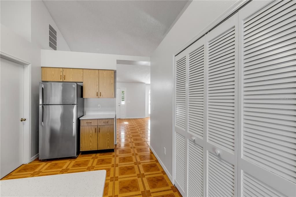 For Sale: $335,000 (3 beds, 2 baths, 1387 Square Feet)