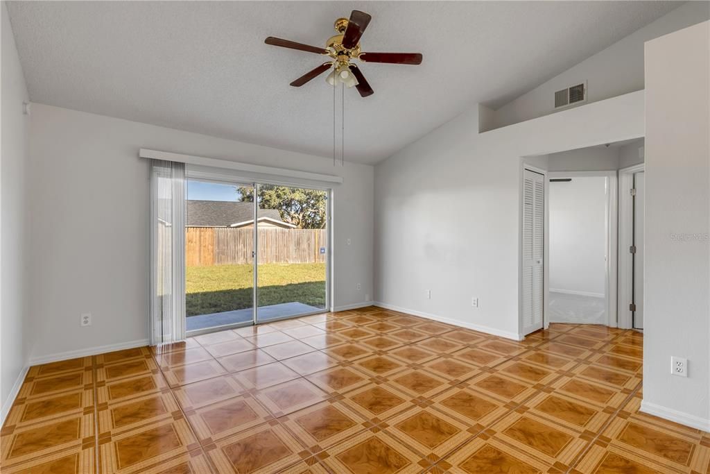 For Sale: $335,000 (3 beds, 2 baths, 1387 Square Feet)