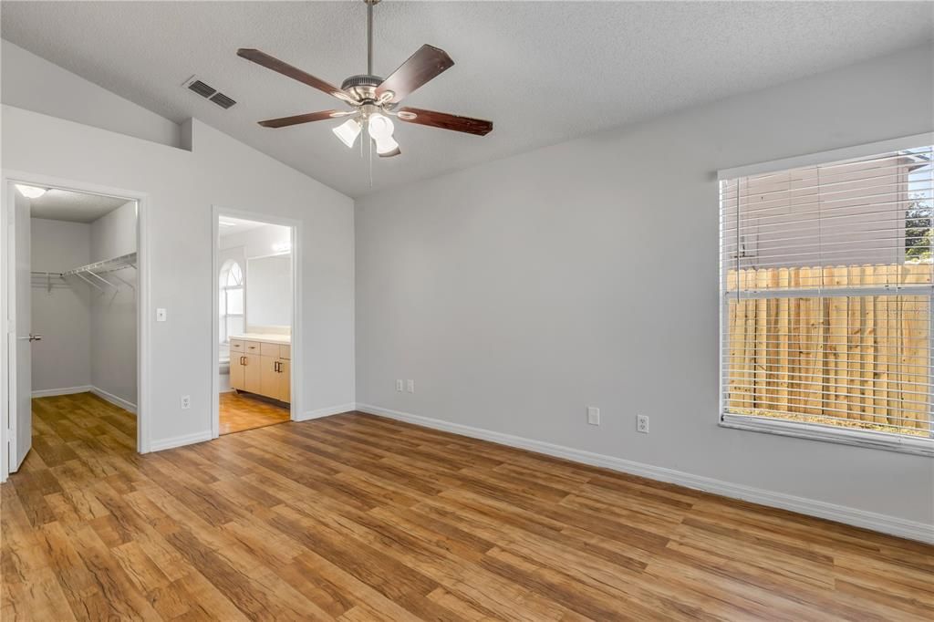 For Sale: $335,000 (3 beds, 2 baths, 1387 Square Feet)