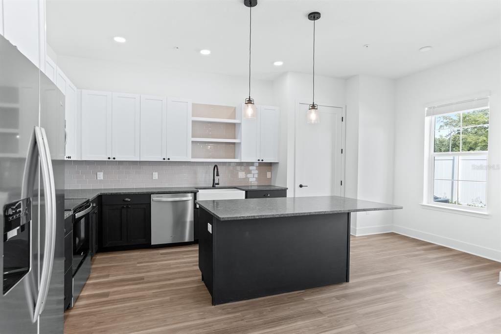 For Rent: $3,095 (3 beds, 2 baths, 1383 Square Feet)