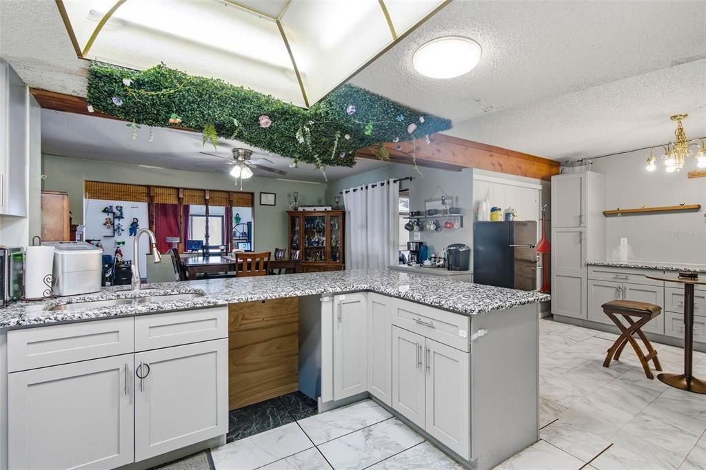En Venta: $299,900 (2 camas, 2 baños, 1102 Pies cuadrados)