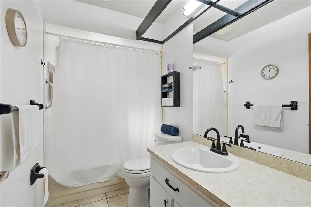 En Venta: $299,900 (2 camas, 2 baños, 1102 Pies cuadrados)