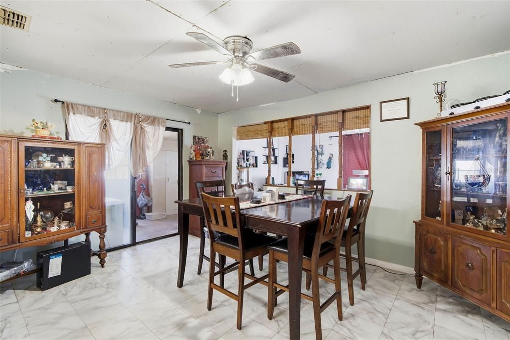 En Venta: $299,900 (2 camas, 2 baños, 1102 Pies cuadrados)