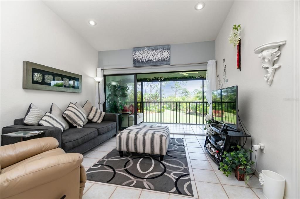 En Venta: $189,900 (2 camas, 2 baños, 950 Pies cuadrados)
