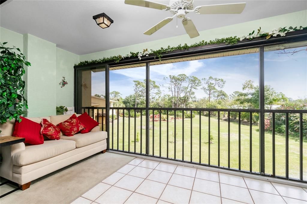 En Venta: $189,900 (2 camas, 2 baños, 950 Pies cuadrados)