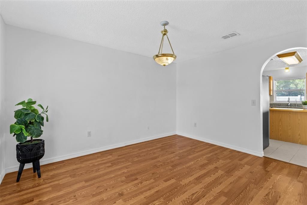 En Venta: $379,500 (4 camas, 2 baños, 2142 Pies cuadrados)