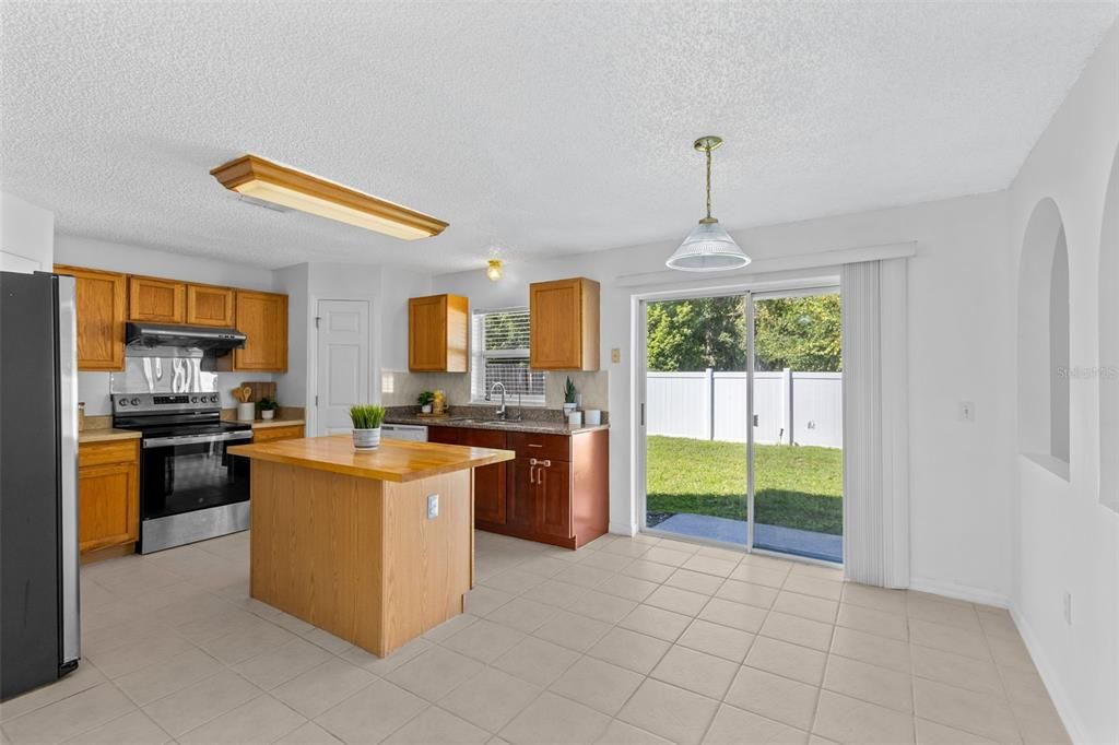 En Venta: $379,500 (4 camas, 2 baños, 2142 Pies cuadrados)