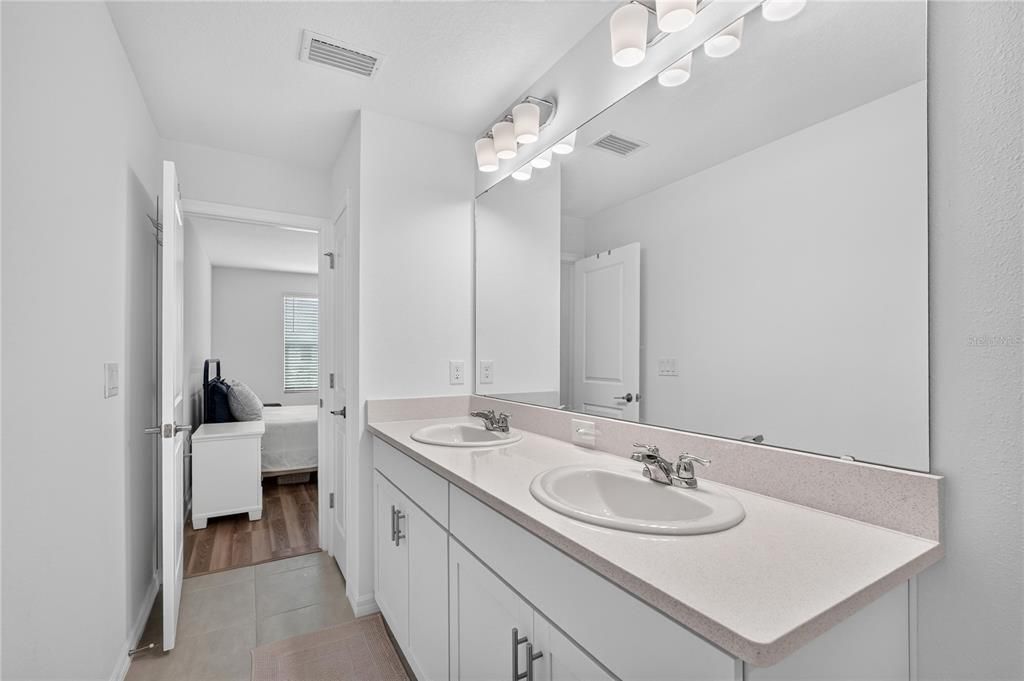 For Sale: $273,900 (2 beds, 2 baths, 1178 Square Feet)