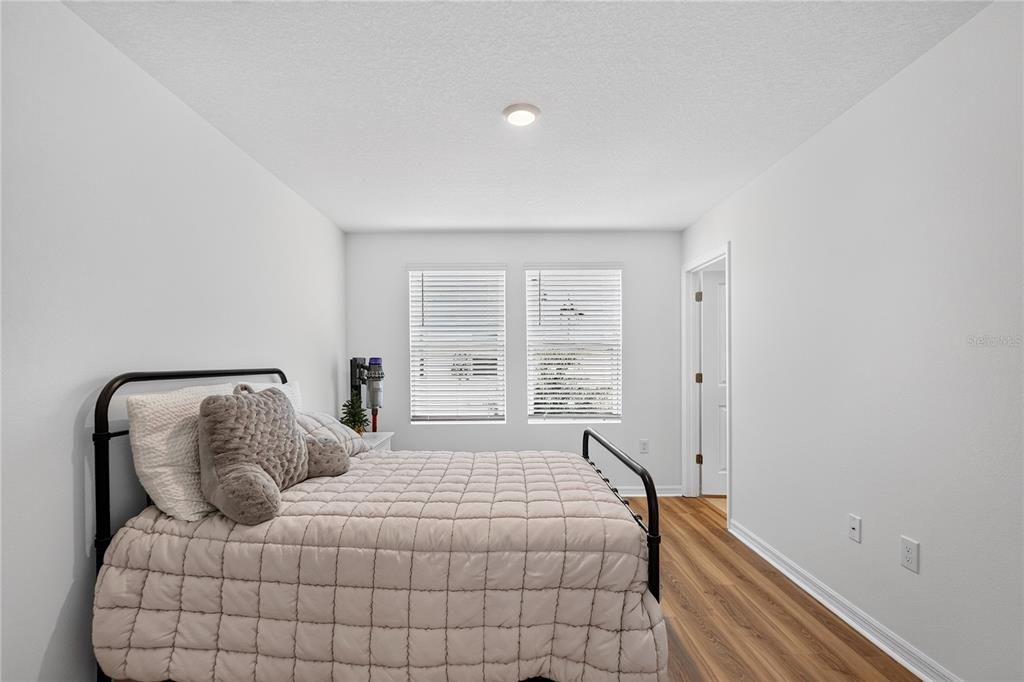 For Sale: $273,900 (2 beds, 2 baths, 1178 Square Feet)