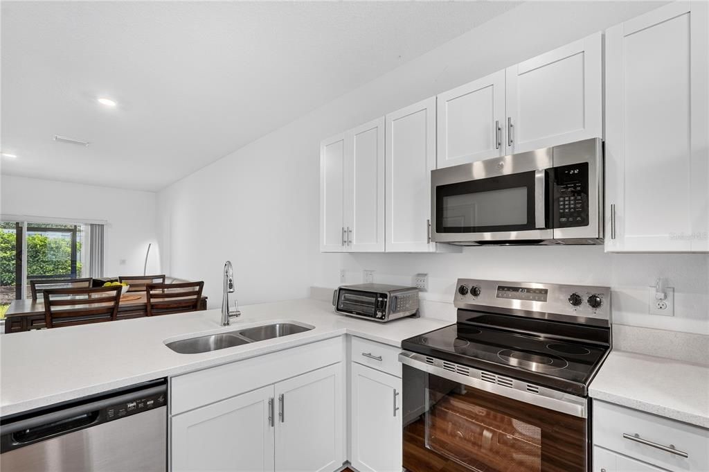 For Sale: $273,900 (2 beds, 2 baths, 1178 Square Feet)