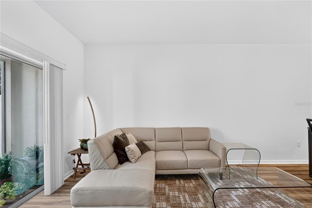 For Sale: $273,900 (2 beds, 2 baths, 1178 Square Feet)