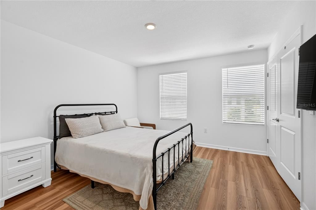 For Sale: $273,900 (2 beds, 2 baths, 1178 Square Feet)