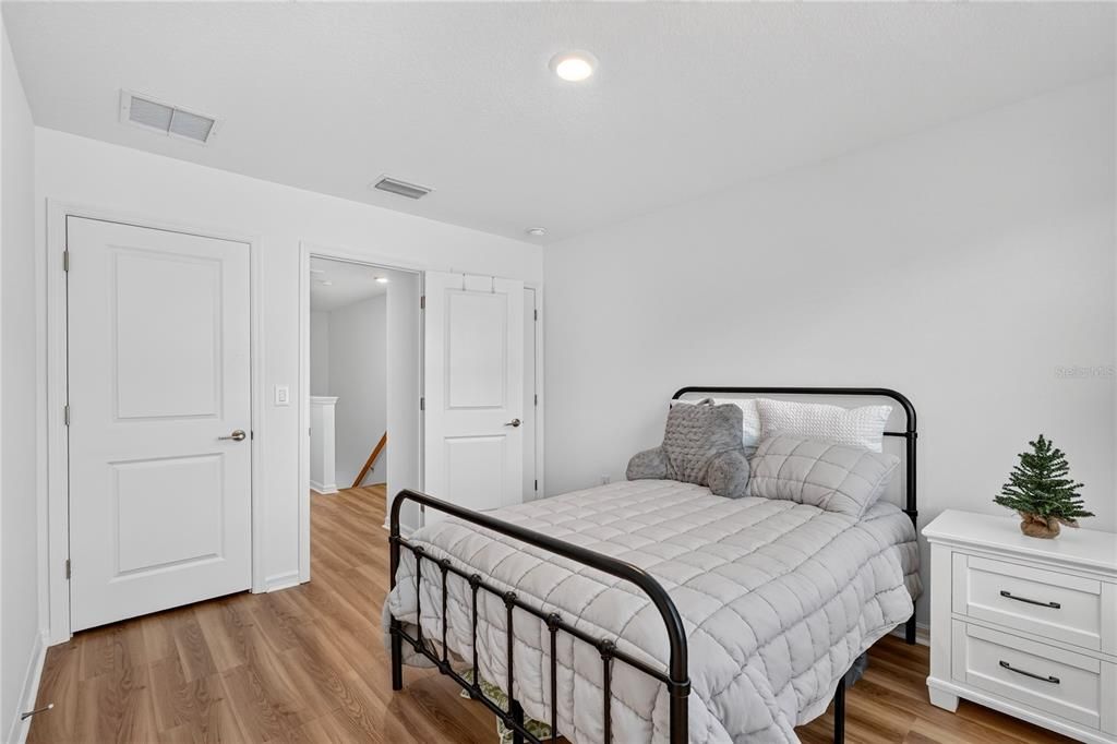 For Sale: $273,900 (2 beds, 2 baths, 1178 Square Feet)