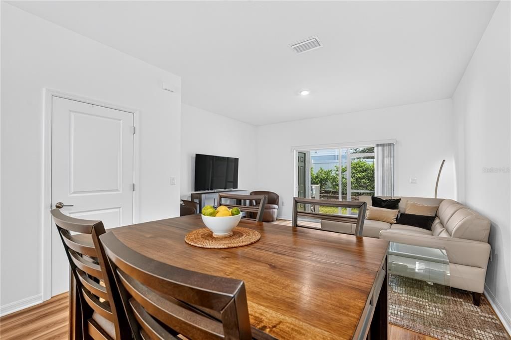 For Sale: $273,900 (2 beds, 2 baths, 1178 Square Feet)