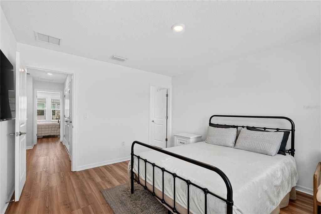 For Sale: $273,900 (2 beds, 2 baths, 1178 Square Feet)