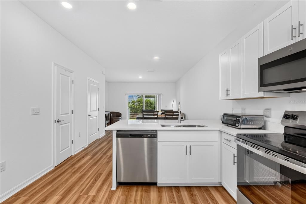 For Sale: $273,900 (2 beds, 2 baths, 1178 Square Feet)